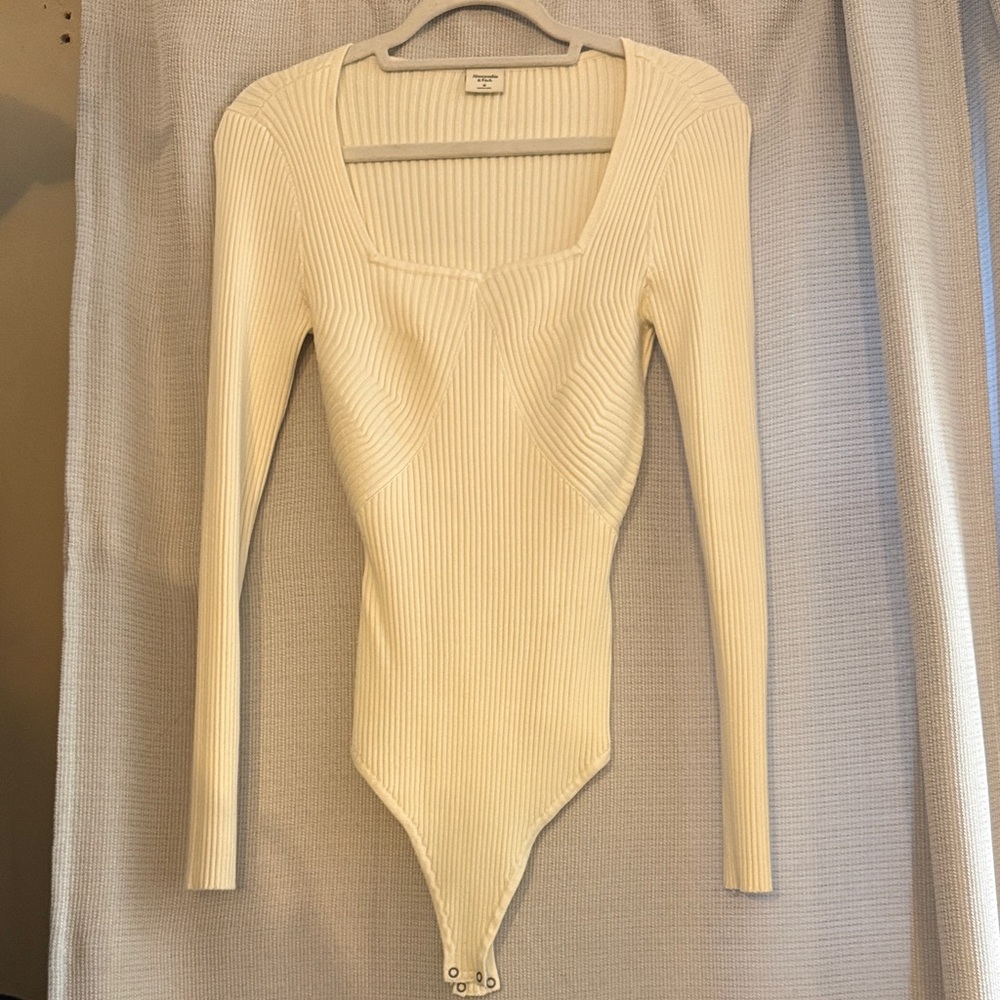 NWOT Abercrombie Square Neck Ribbed Long Sleeve Bodysuit in Cream